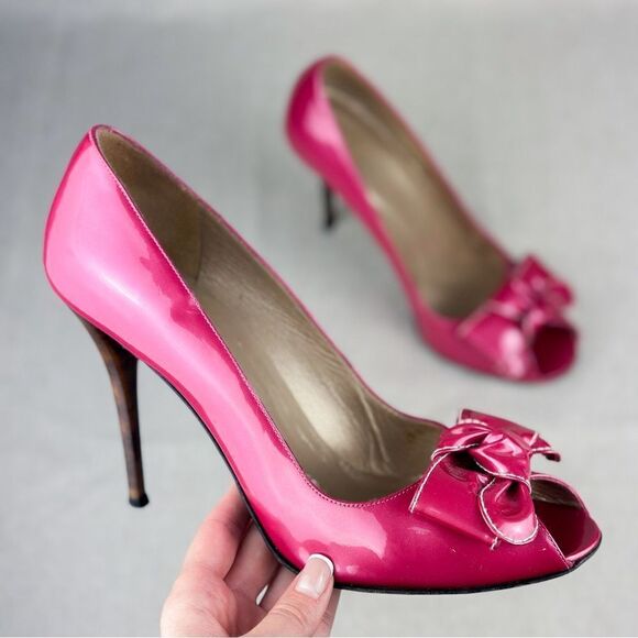 Stuart Weitzman Hot Pink Patent Leather Peep-Toe Heels with Bow, size US 10 - Picture 2 of 11